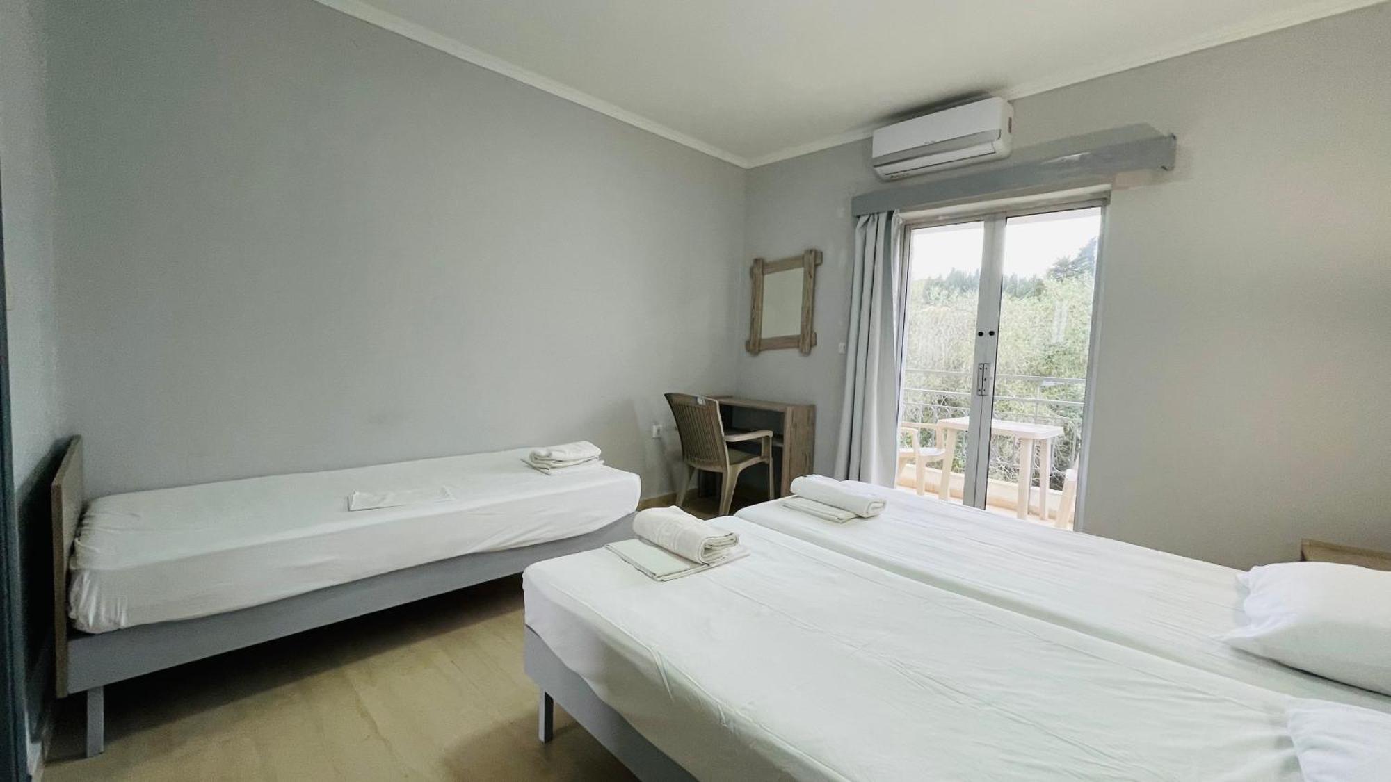 Full House Kavos Hotel Екстериор снимка