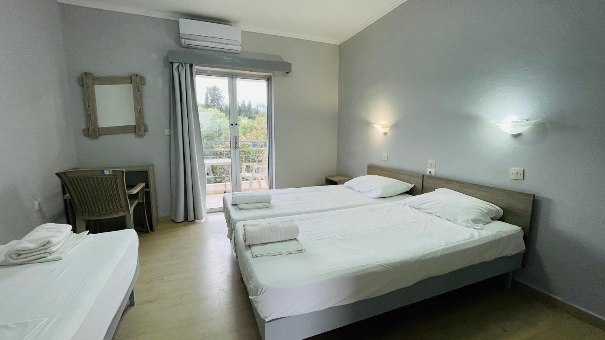 Full House Kavos Hotel Екстериор снимка